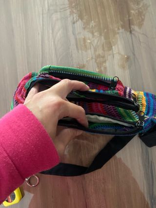 Riñonera multicolor con 3 cremalleras