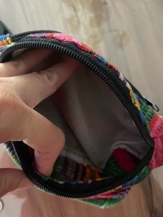 Riñonera multicolor con 3 cremalleras