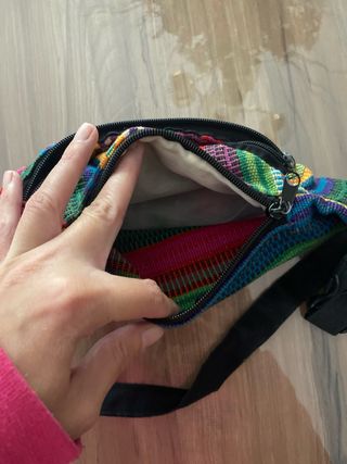 Riñonera multicolor con 3 cremalleras