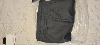Pantaloni eleganti grigi nuovi
