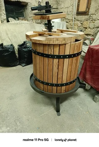 Prensa de uvas o manzanas. Lagar