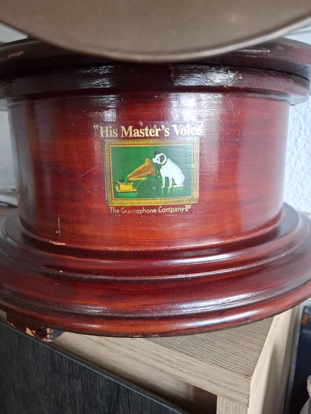 Gramófono antiguo de bocina