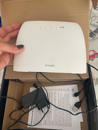 Router Tenda N300 Wi-Fi 4G LTE