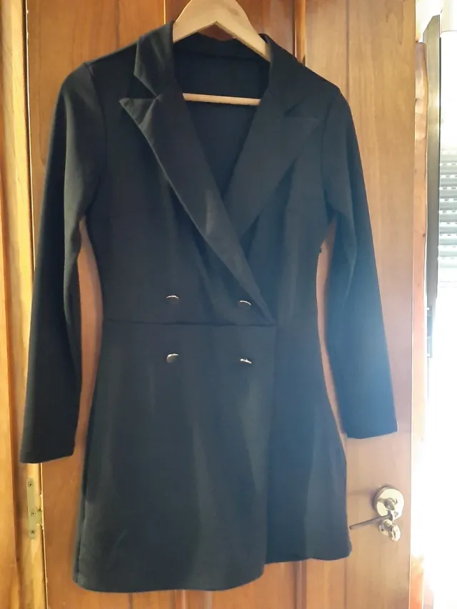 Vestido/Pantalón, blazer en negro: Moderno y elega