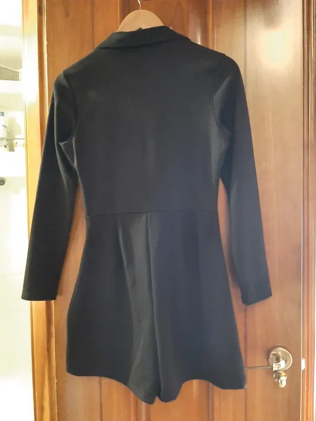 Vestido/Pantalón, blazer en negro: Moderno y elega