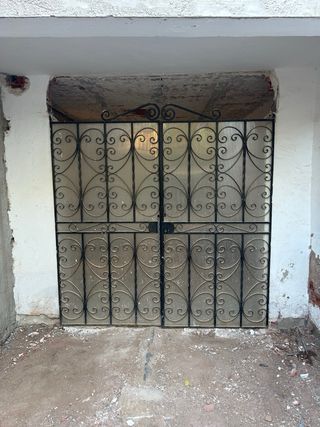 Puerta de forja maciza