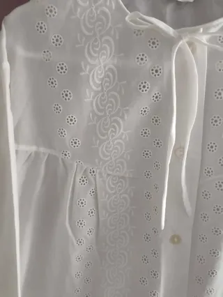 Camisónes vintage blanco bordados.
15€ c/ uno.