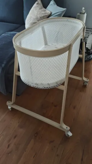 Minicuna Ikea se vende con colchón y 2 bajeras