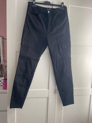 Vaqueros cargo Stradivarius talla L