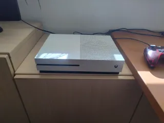 Xbox One S in bianco