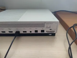 Xbox One S in bianco