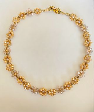 Girocollo fiori cristalli dorati beige