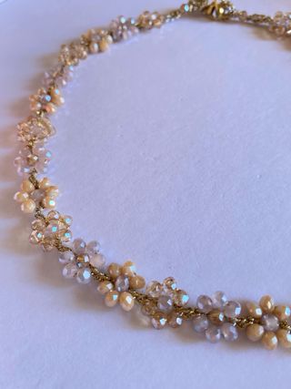 Girocollo fiori cristalli dorati beige