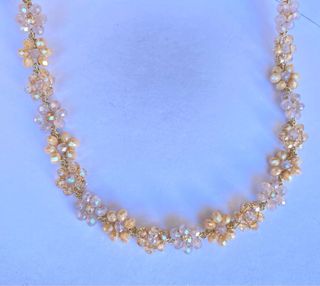 Girocollo fiori cristalli dorati beige