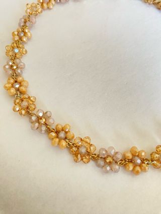 Girocollo fiori cristalli dorati beige