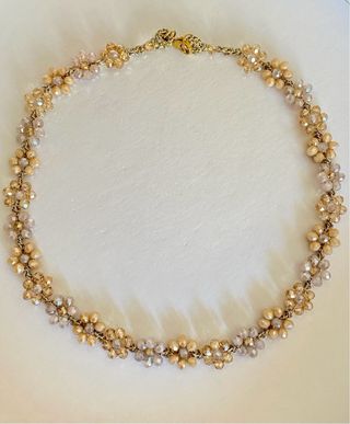 Girocollo fiori cristalli dorati beige