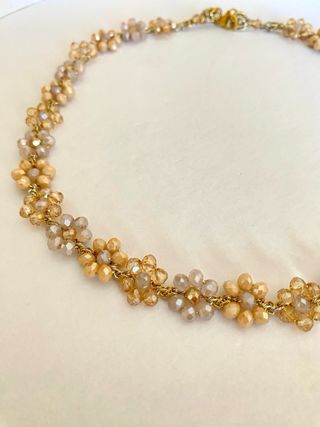 Girocollo fiori cristalli dorati beige