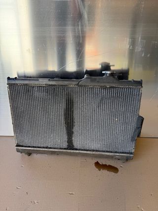 Radiador Toyota Celica T20 com ventoinhas