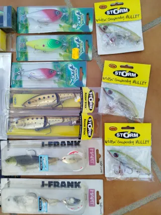 Lote de señuelos de pesca variados