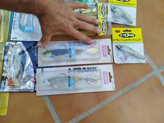Lote de señuelos de pesca variados