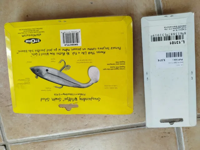 várias iscas de pesca