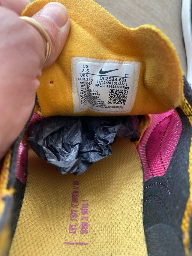 Zapatillas Nike Mujer Rosa y Amarillo