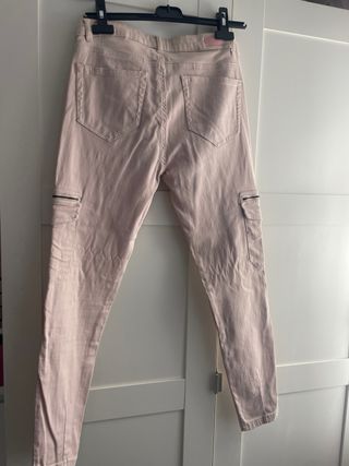 Vaqueros pitillo rosas Pull&Bear talla 38