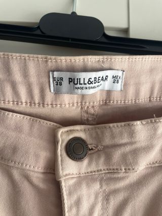 Vaqueros pitillo rosas Pull&Bear talla 38