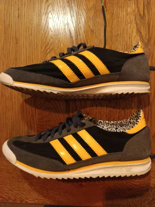 Zapatillas Adidas Negras y Amarillas