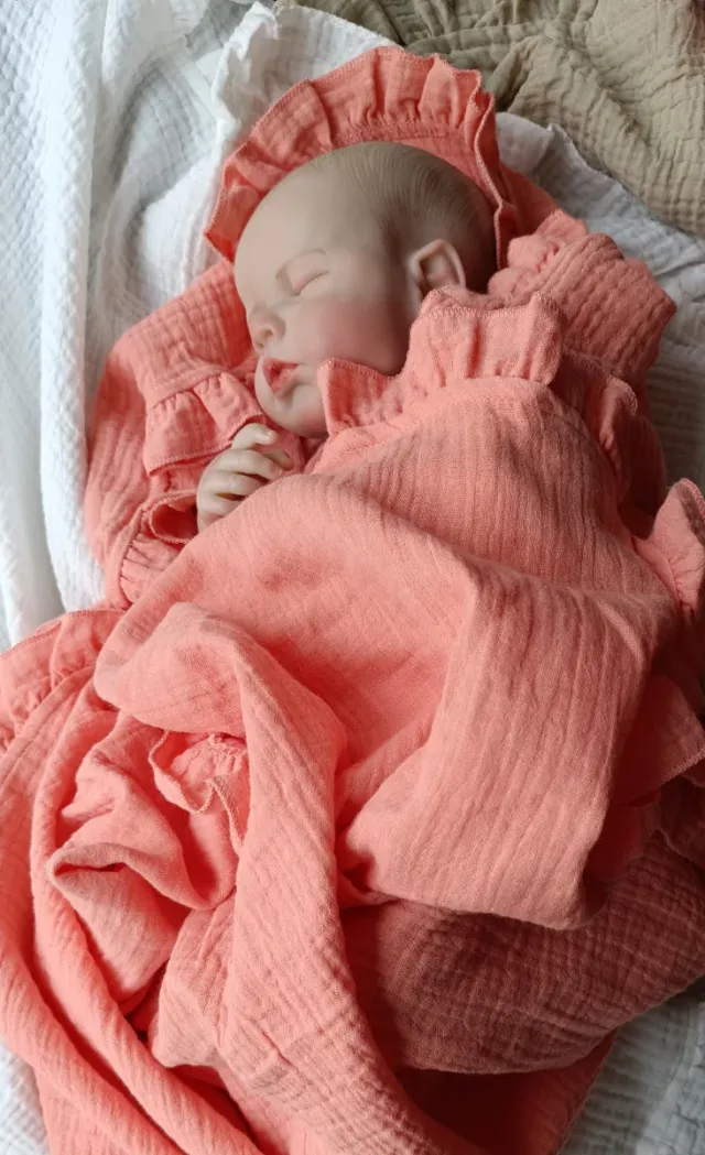 Manta muselina coral con volantes