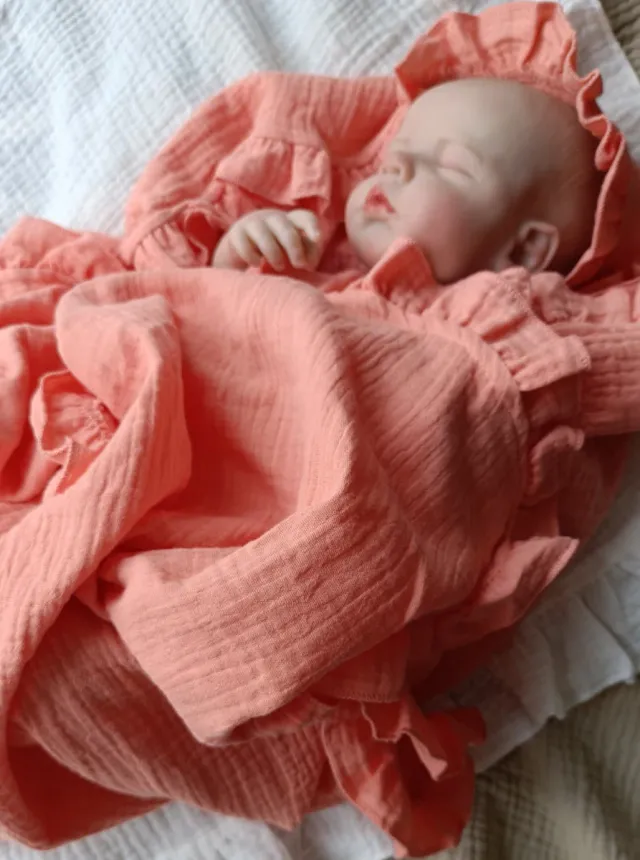 Manta muselina coral con volantes