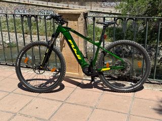 Bicicleta eléctrica Fuji verde