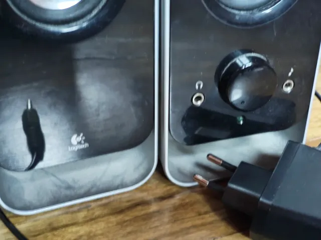 Casse Logitech nere e grigie