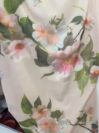 Vestido midi floral Zara

