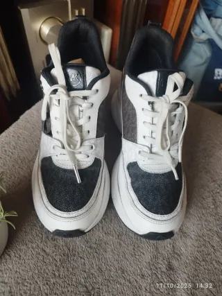 Zapatillas Michael Kors Plata y Blanco