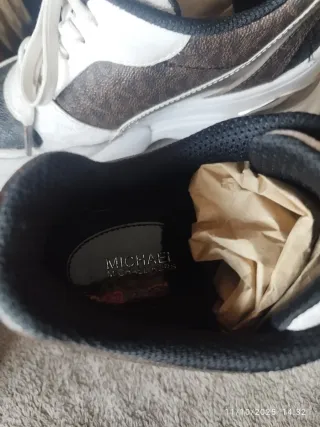 Zapatillas Michael Kors Plata y Blanco