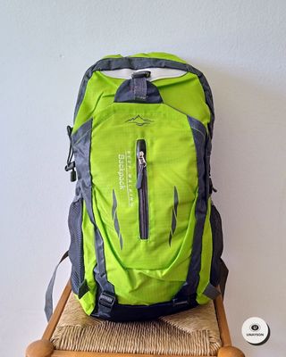 Mochila Deportiva 35L Verde y Gris - Nueva
