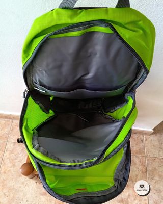 Mochila Deportiva 35L Verde y Gris - Nueva