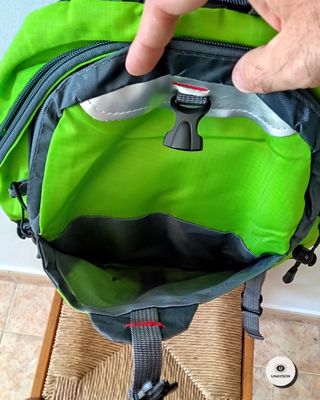 Mochila Deportiva 35L Verde y Gris - Nueva