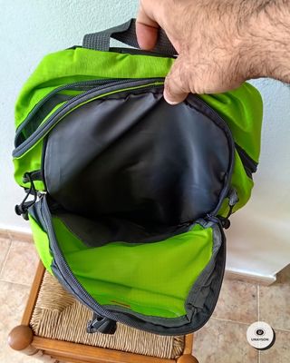 Mochila Deportiva 35L Verde y Gris - Nueva
