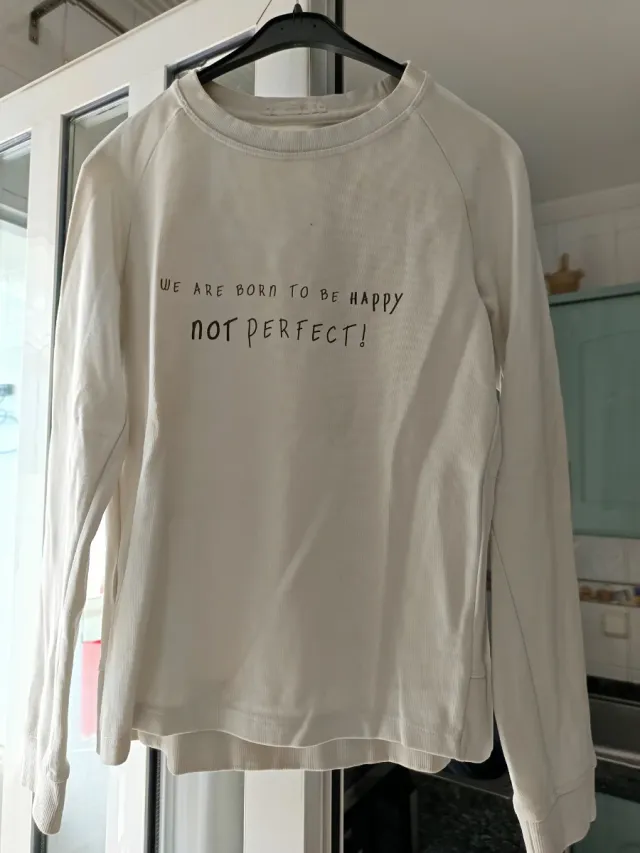 Sudadera blanca con mensaje
