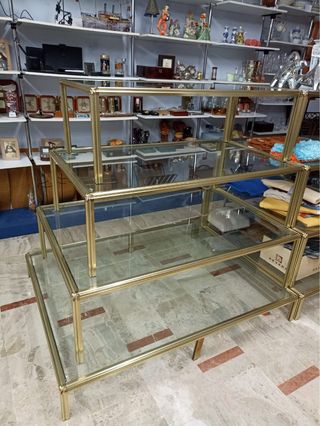 Estantería piramidal dorada cristal