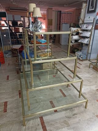 Estantería piramidal dorada cristal