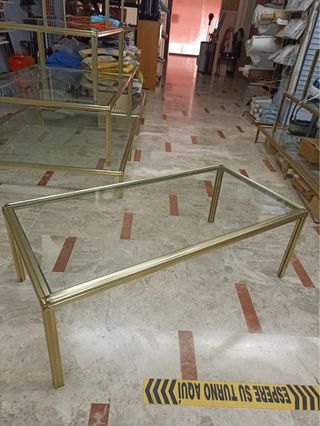 Estantería piramidal dorada cristal