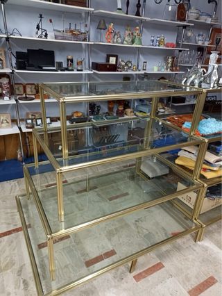 Estantería piramidal dorada cristal