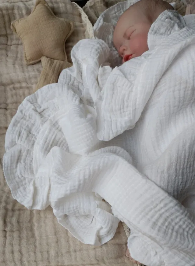 Manta muselina blanca con volantes