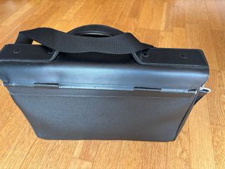 Maletín Piel Mandarina Duck Negro
usado 2 veces. 
