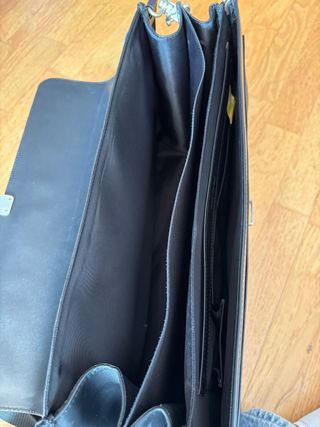 Maletín Piel Mandarina Duck Negro
usado 2 veces. 
