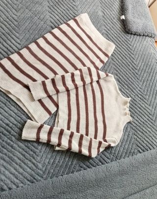 Conjunto falda y jersey rayas beige/marrón
Talla M