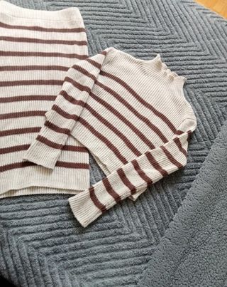 Conjunto falda y jersey rayas beige/marrón
Talla M